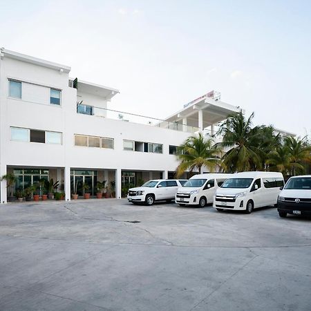 Capital O Cancun International Airport 24 7 Екстериор снимка