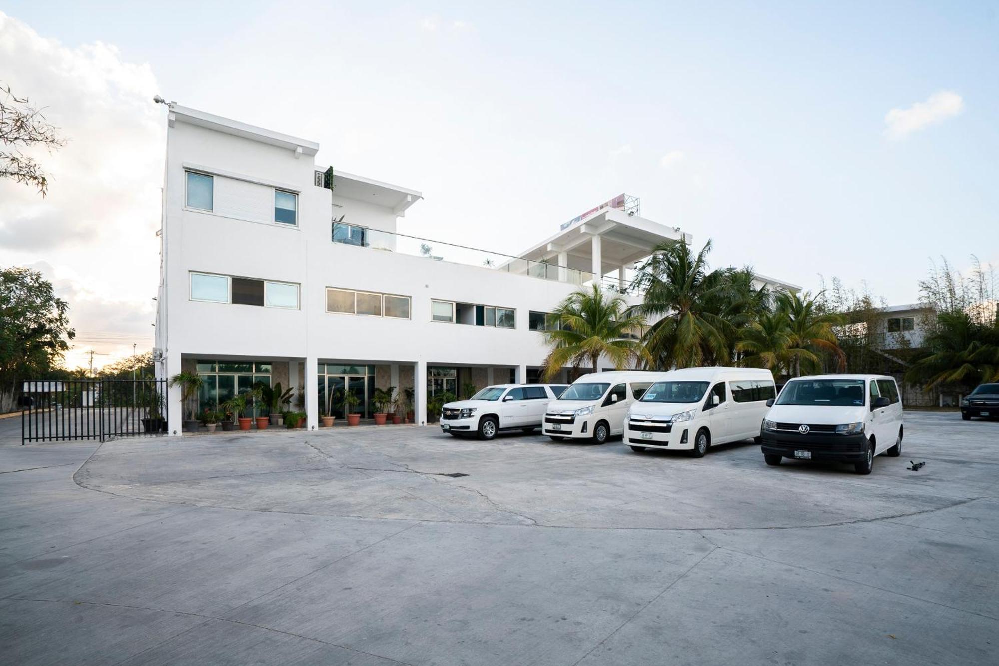 Capital O Cancun International Airport 24 7 Екстериор снимка